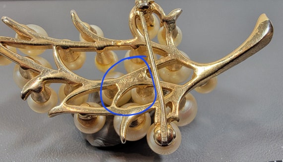 majorica brooch gold tone metal faux pearls - image 2