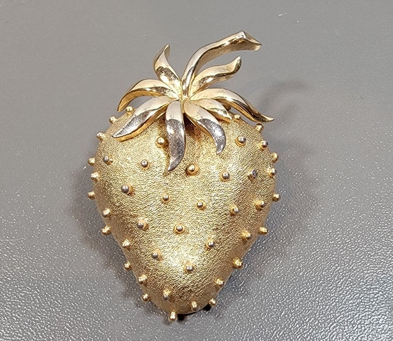 Trifari brooch strawberry gold tone vintage large summer fruit