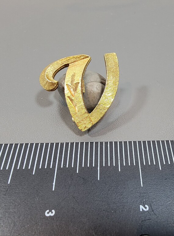 brooch initial pin letter v cursive script gold tone