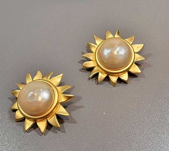Karl Lagerfeld earrings glass pearls large sun shaped boom boom style