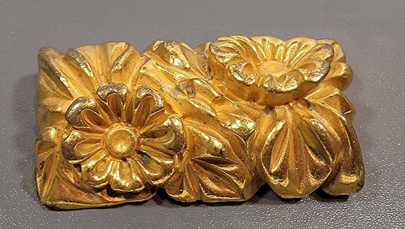 bakelite brooch clad bar brooch floral design rare