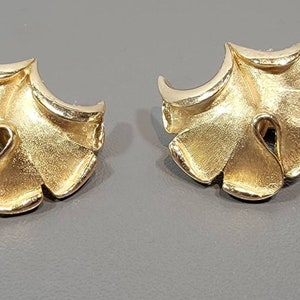 Trifari Earrings clip on gold tone abstract leaf design