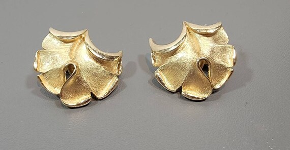 Trifari Earrings clip on gold tone abstract leaf design