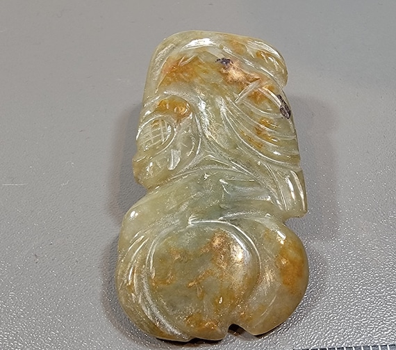 Jade pendant carved bird and peach
