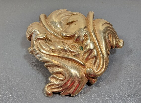 trifari brooch trio of ivy leafs gold tone