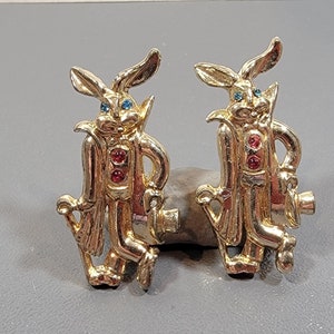 bunny rabbit brooches gold tone scatter pins gentleman in top hat