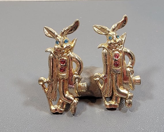 bunny rabbit brooches gold tone scatter pins gentleman in top hat