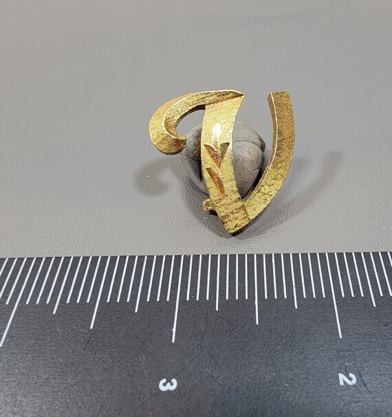 brooch initial pin letter v cursive script gold t… - image 5