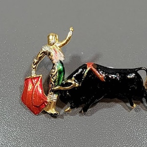 bull fighting brooch spanish souvenir