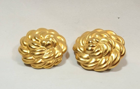 gold tone flower earrings clip on vintage nineties - image 5