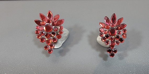 Vauxhall glass earrings screw on red