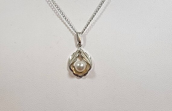 cultured pearl pendant sterling silver leaf motif dainty chain