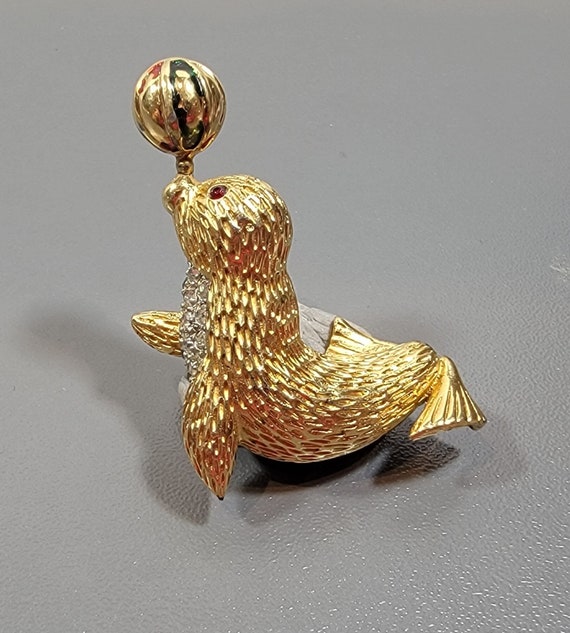 jomaz brooch circus seal gold tone metal enamel