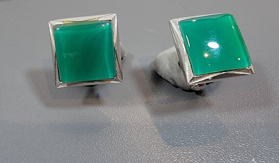 deco style cufflinks green stone or glass square silver tone metal