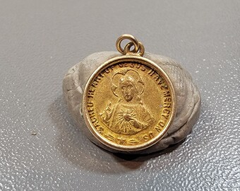 saint medal gold tone small Christ sacred heart