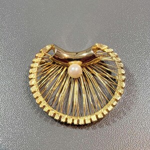 seashell brooch gold tone metal fake pearl vintage