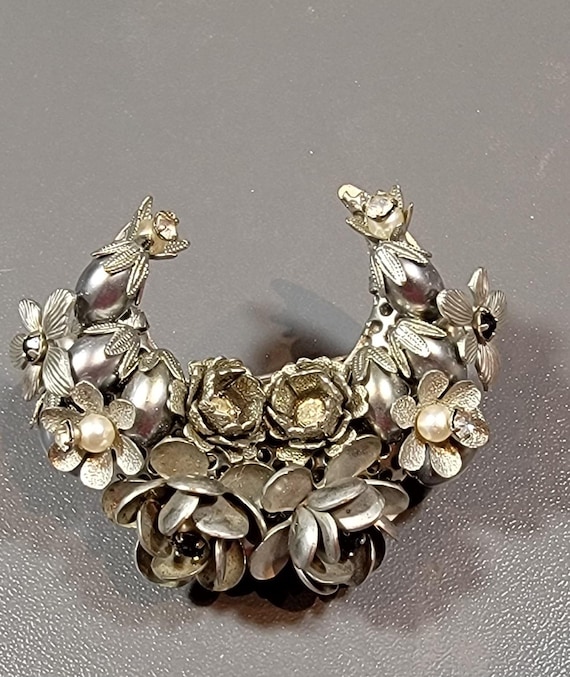 haskell style brooch silver tone crescent moon shaped faux pearls