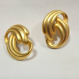 swirl earrings frosted gold tone large links boom boom fashion