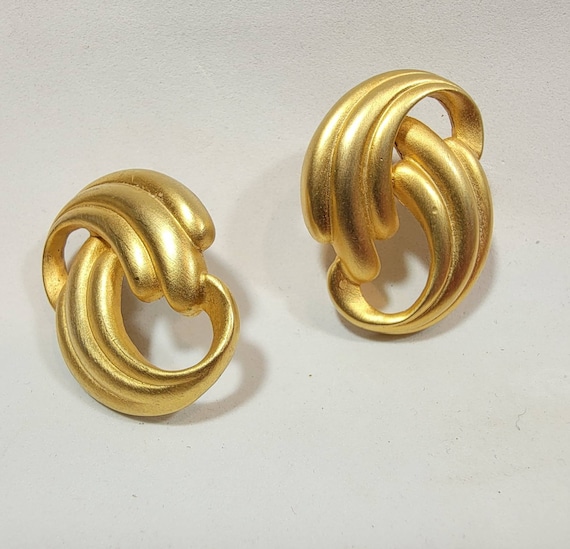 swirl earrings frosted gold tone large links boom boom fashion