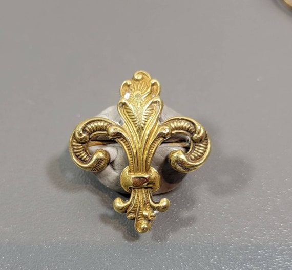 Fleur de lis brooch yellow gold filled art Nouveau