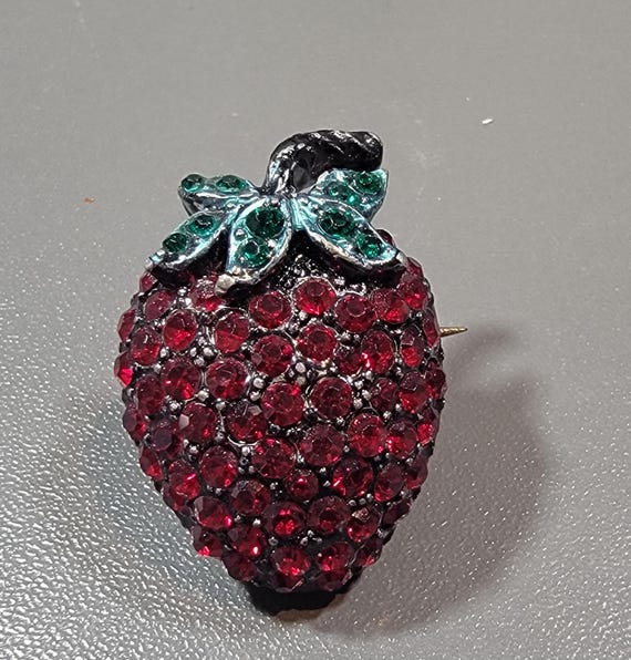 strawberry brooch red rhinestones vintage fruit pin