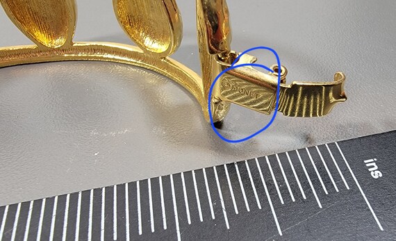Bangle bracelet Gold tone hinged shiny links monet - image 7