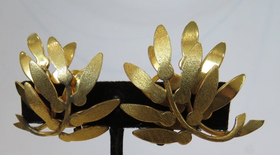 Large leaf shaped earrings Gold tone vintage clip… - image 1