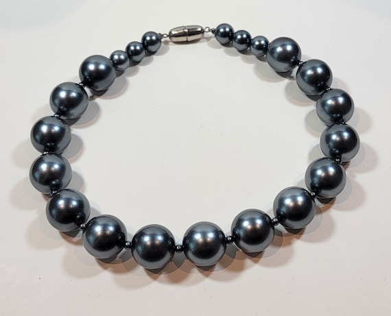 pearl Necklace grey strand barrel clasp large gumballs