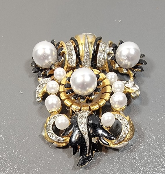 de rosa brooch pearls enamel gold tone clip