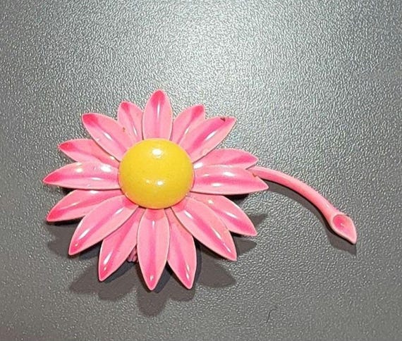 pink flower brooch cheerful daisy flower vintage sixties