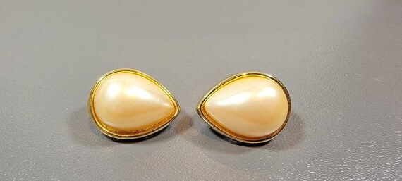pearl earrings clip on fake pearls teardrop shape