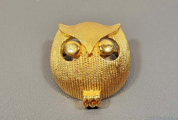 Trifari pin tiny owl gold tone vintage