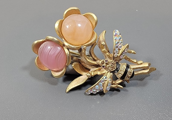 floral brooch gold tone bee oscar de la renta