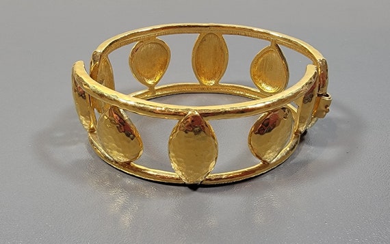 Bangle bracelet Gold tone hinged shiny links monet - image 1