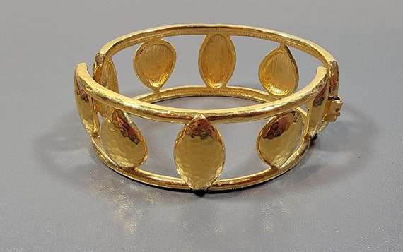 Bangle bracelet Gold tone hinged shiny links monet