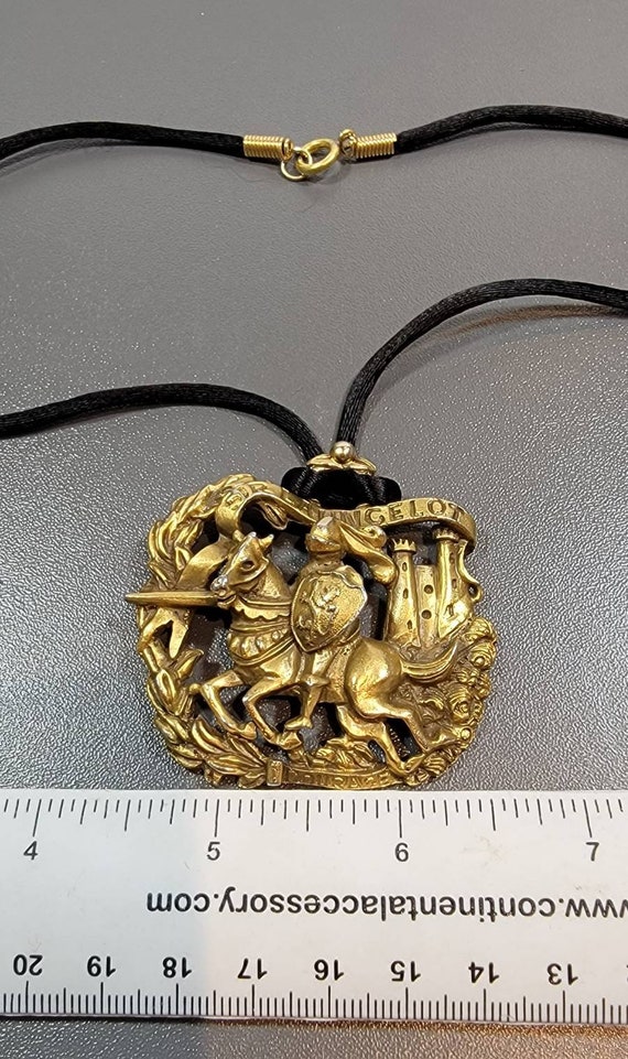 knight pendant gold tone sir launcelot necklace - image 6