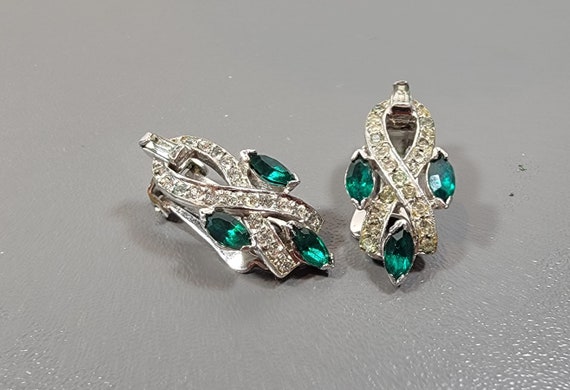 Emerald green glass earrings clip on real looking