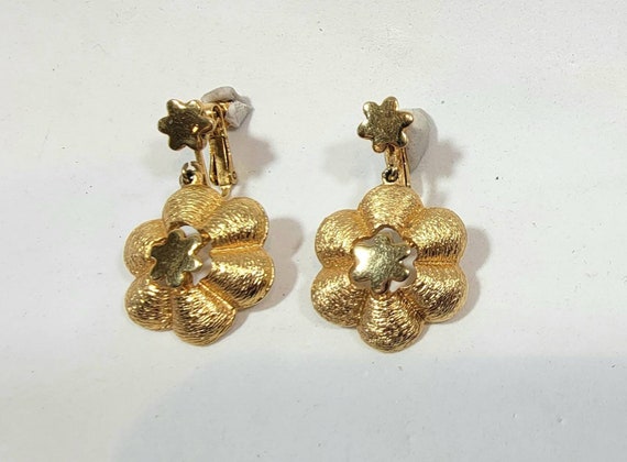 gold tone clip earrings dangle vintage