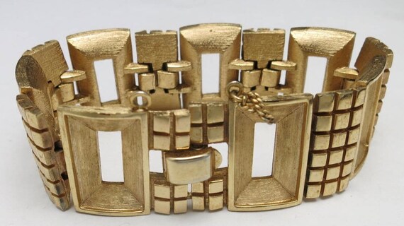 Trifari bracelet gold tone BIG links Crown trifari