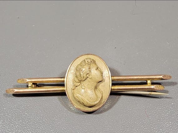 Antique brooch lava Cameo lovely lady Victorian hand carved 8 karat gold