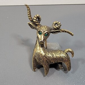capricorn brooch gold tone curly horns