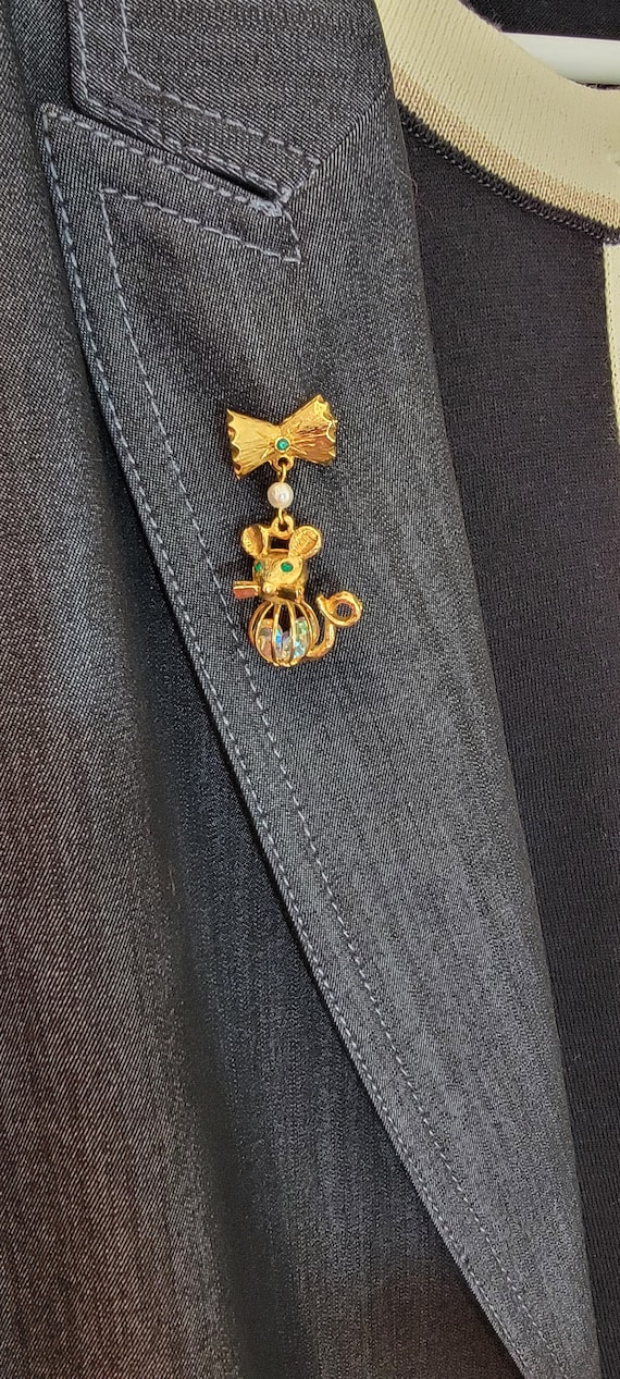 mouse brooch gold tone caged stones rhinestone accents