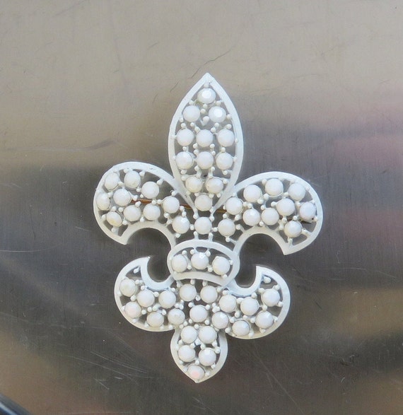 Fleur de lis brooch white enamel white rhinestones lisner fleur-de-lys