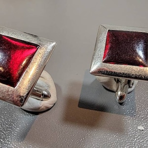 ruby glass cabochon cufflinks vintage square 1990&#39;s silver tone toggle