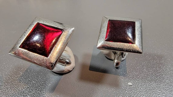 ruby glass cabochon cufflinks vintage square 1990's silver tone toggle