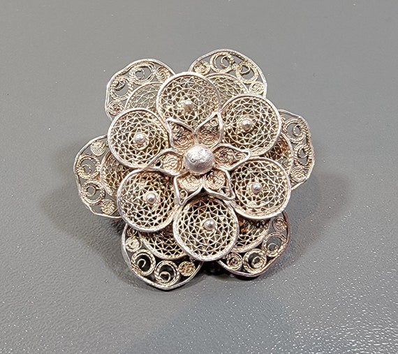 filigree brooch flower shaped silver