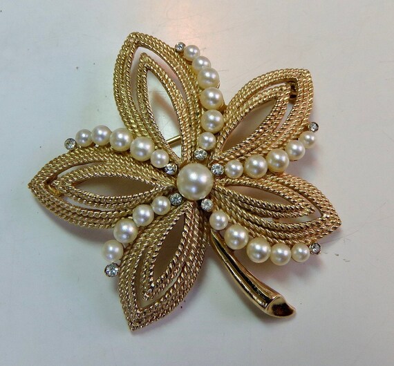 trifari flower brooch large pearl pin rhinestone … - image 3