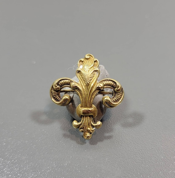 Fleur de lis brooch yellow gold filled art Nouveau french symbol