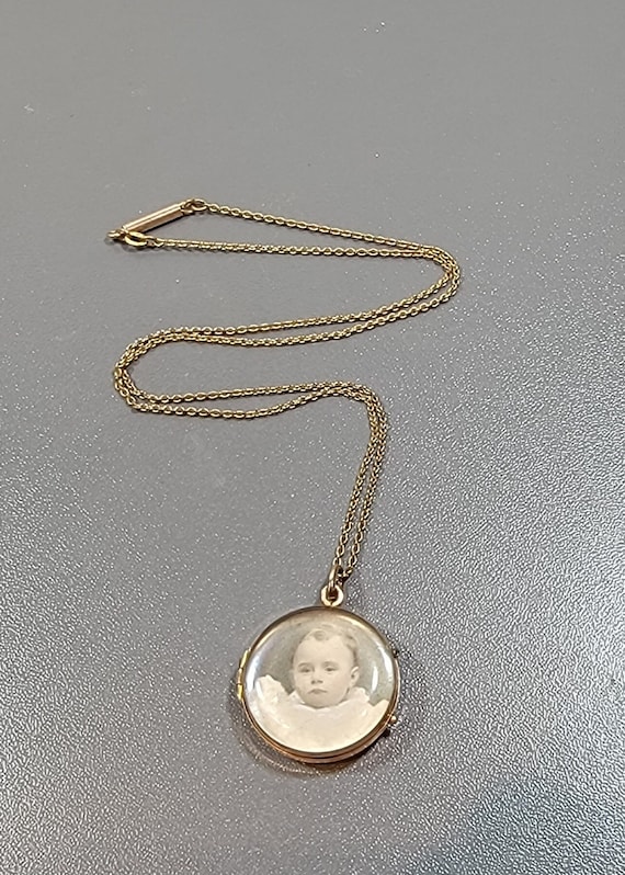 locket rolled gold double glass with cherubic children