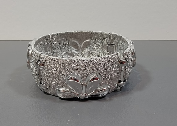 trifari bracelet floral link silver tone Bracelet Vintage Trifari Jewelry